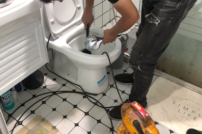 江永马桶堵塞自己疏通还是找师傅？专业上门服务让你省时更省心